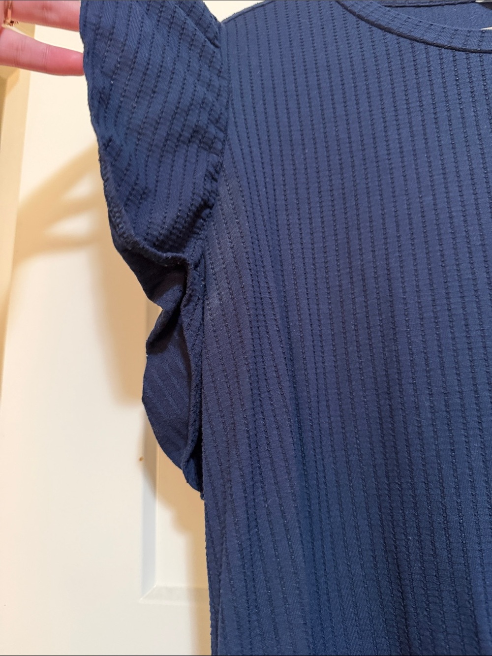 Liz Claiborne Navy Ruffle Sleeve Short Sleeve Top - Picture 2 of 3